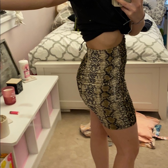 CHEETAH/SNAKE SKIN SKIRT - Picture 3 of 6